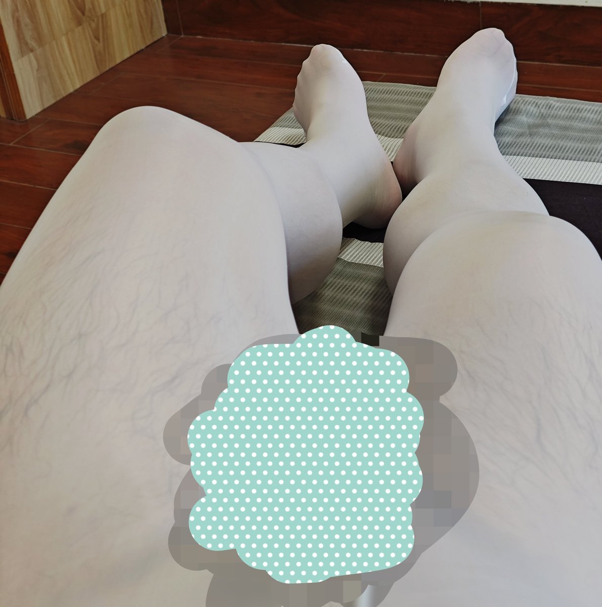 XjhRuby's tweet photo. 【腿毛注意】凉爽后的天气真的太适合裤里丝了，今天是开档油亮白丝哦😘
 顺便问一下有没有进行过体毛管理的，我是属于比较多的那种，想试试脱毛膏之类的，有用过的话可以告诉我哪款好用吗🥺 https://t.co/QeDYfFTwsw