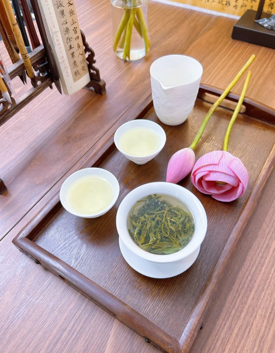 MEG67052027's tweet photo. 刃で淹れた菩薩のようなお茶、今日の癒し。 https://t.co/c2m4erxYZv