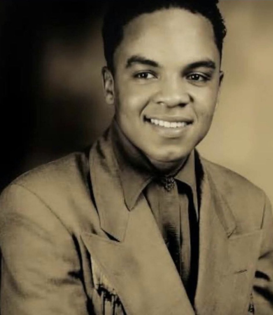 metrofive5's tweet photo. It’s soo disheartening that Joe made fun of Michael’s looks when he looked exactly like him when he was young. 
I mean, look at this https://t.co/H9foTQffU4