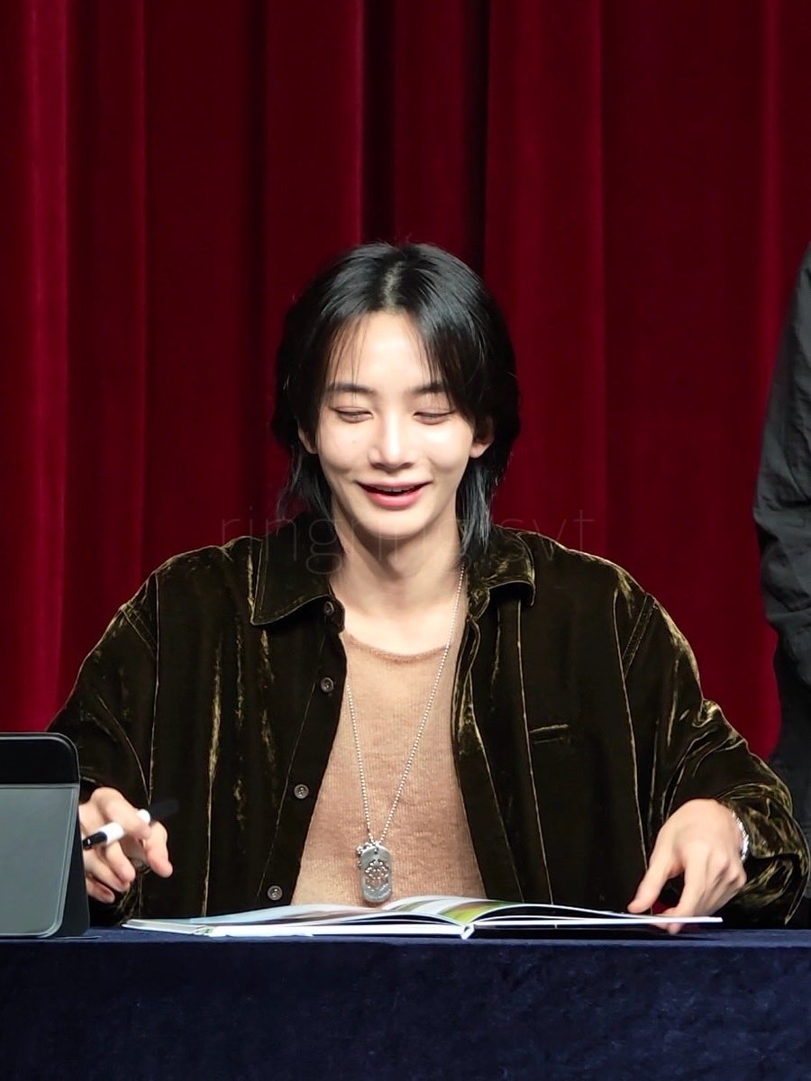 _ringring1004's tweet photo. 261025 뮤직플랜트 정한x조슈아 팬싸

정한이 컨디션도 기분도 좋아 보였어🥹💛 https://t.co/9FrcNZMioT