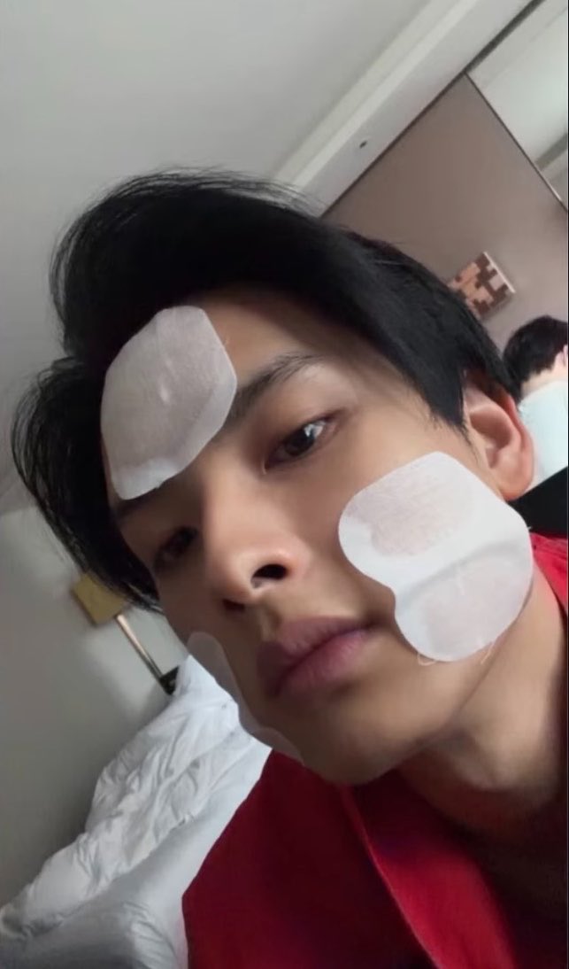 sprixg_2n's tweet photo. ไอเจี้ยยยๆๆๆ ใครก้ได้ช่วยกุดูหน่อยข้างหลังใช่ลูกชั้นป่ะ ฮีเป็นรูมเมทกันจริง ๆ หรอ 😭😭🤸🏻‍♀️🌋 https://t.co/kyLpNIK5PF