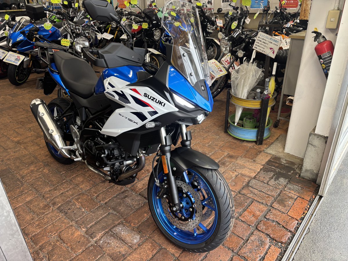 shiokazeOTZ's tweet photo. Vスト650の御見送り＆SV-7GXのお迎えの為に赤男爵へ行ってきました。
いや〜今日はすごく良い天気だ！
ネタの神様が御降臨あそばされて祝福してくれているようではないか！
あはははは😆

( ‘д‘⊂彡☆))Д´) ﾊﾟｰﾝ https://t.co/EMhO8sKtwX