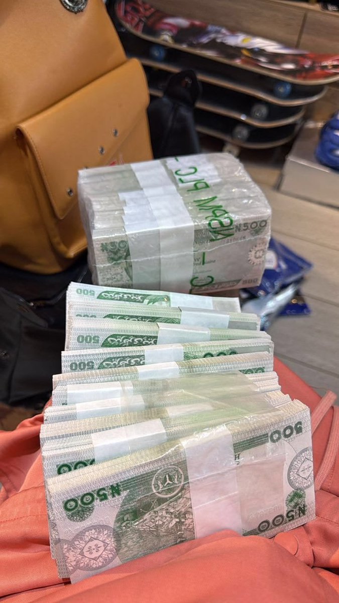 TonySplendor's tweet photo. Choose one This Week 

Clean money           or          dirty 
                                                   money https://t.co/cZm75aGAPe