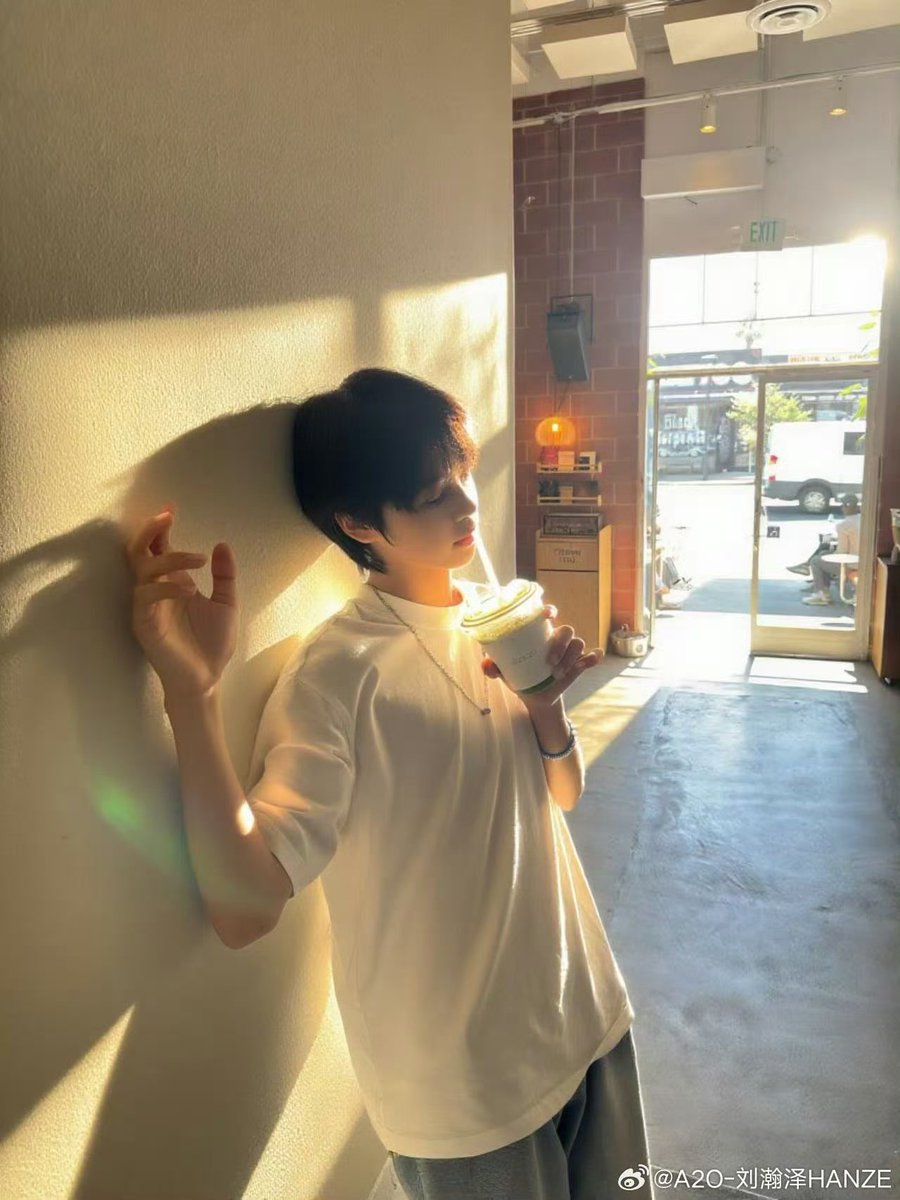 RIRI6866's tweet photo. 250812 웨이보

Coffee☕️

#A2O #A2OSOUL #ZET #제트 https://t.co/SSKnw2hfkj