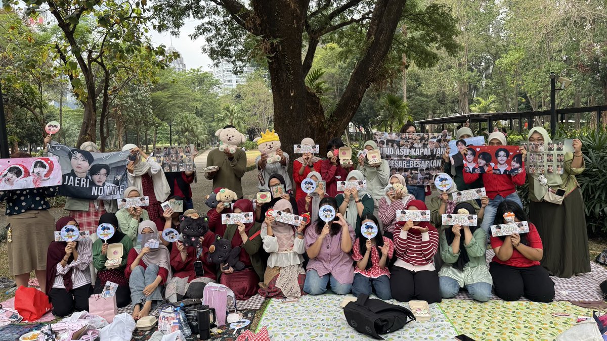 ddaenggkuri's tweet photo. Yesterday was a great day!! thank youu kak @dearmywishies udah bikin event jaerii, sangat berkesan buat aku yg pertama kali ikut event 🥹💚❤️ thank you juga buat semua kakak kakak yg meramaikan &amp; thank you kak @daeilyoung @ccaotic_ @subakiyowo udah menggambar dgn sepenuh hati 😽 https://t.co/PhUoKcWMVf