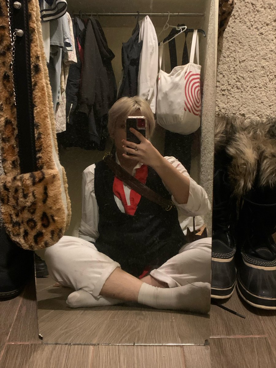 takimyfallen's tweet photo. Pups in the mirror (one with a meliodas cosplay) 🎃 🐶
#LunéSelcaDay #LunéJidoriDay
#and_TEAM #MAKI
@andTEAM_members https://t.co/rnJXrISMBq