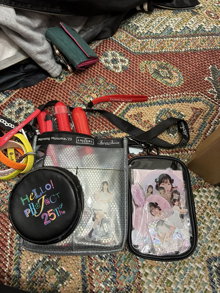 tsuda_akito's tweet photo. グッズも買えて一旦帰宅したのでライブへは軽装で向かう！ https://t.co/o8TJCibd5b
