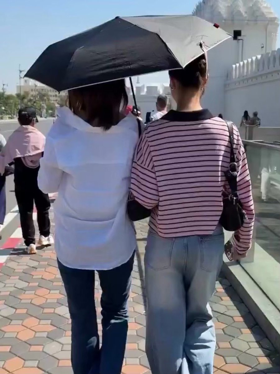 sananini_'s tweet photo. เดินข้างๆกันไปนานๆเลยนะ🥺🐶🐱💕
#janjingjing https://t.co/1YMYDf2fBZ