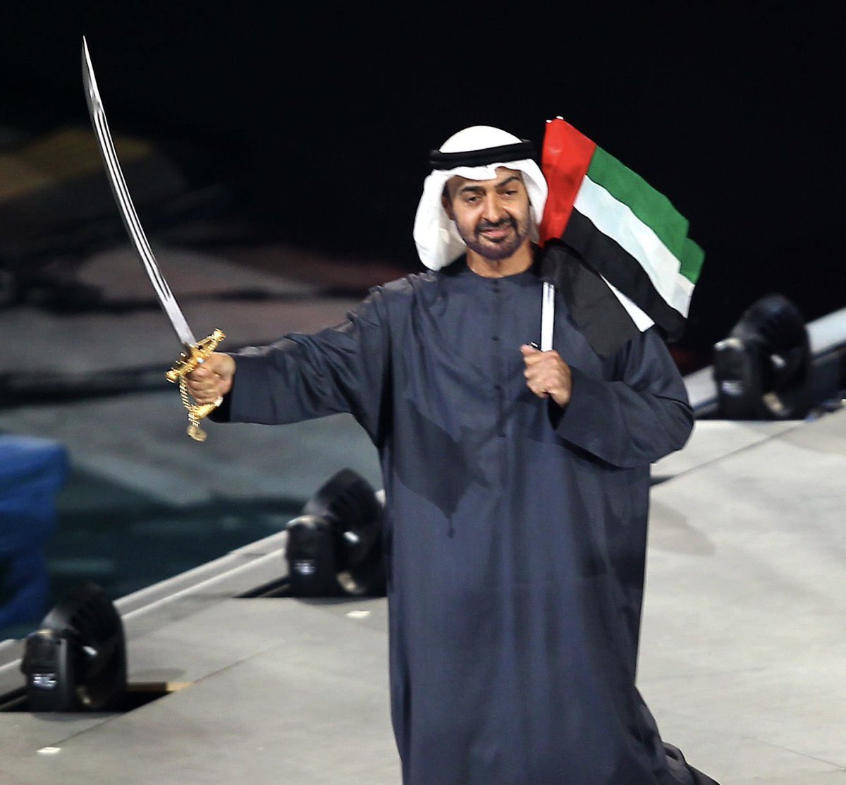 Hmd_Almarar's tweet photo. صدّ ودمّر 2800+ صاروخ ومسيرة من الرأس الكبير ؛ إيران
ظهر بين شعبه في عزّ الحرب وتجوّل وكأنه واحد من الشعب
قال أثناء القصف [ الإمارات بخير .. ] ووجّه رسالة للعدو 
ردّ بالميراج 🛩️ في عقر دارهم ، حتى قال رئيس أكبر قوة في العالم [ تساءلت من يسقط القنابل على إيران ؟ إنها الإمارات ، محمد بن زايد مُقاتل لا يُستهان به ]
قطع العلاقات الدبلوماسية والتجارية ، وكشف مخططاتهم العبثية للمساس بأمن البلاد
صرّحت الإمارات ؛ [ لا ننتظر حماية من أحد ، وقادرون على ردع العدوان الغاشم ]
على مدى سنوات .. بنى منظومة عسكرية قادرة على حماية الأرض ، حتى غدت الإمارات من دول الصناعة العسكرية
جنّد شعبه عبر "الخدمة الوطنية" وحوّل شباب الإمارات بعد 'الثانوية' إلى جنود مسلّحين يذودون عن حياض الوطن

إما أن تكون "محمد بن زايد" .. أو دع الحروب لفرسانها
وإن جرّدوا سيف الغمامه من جفيره لاتسال 🗡️