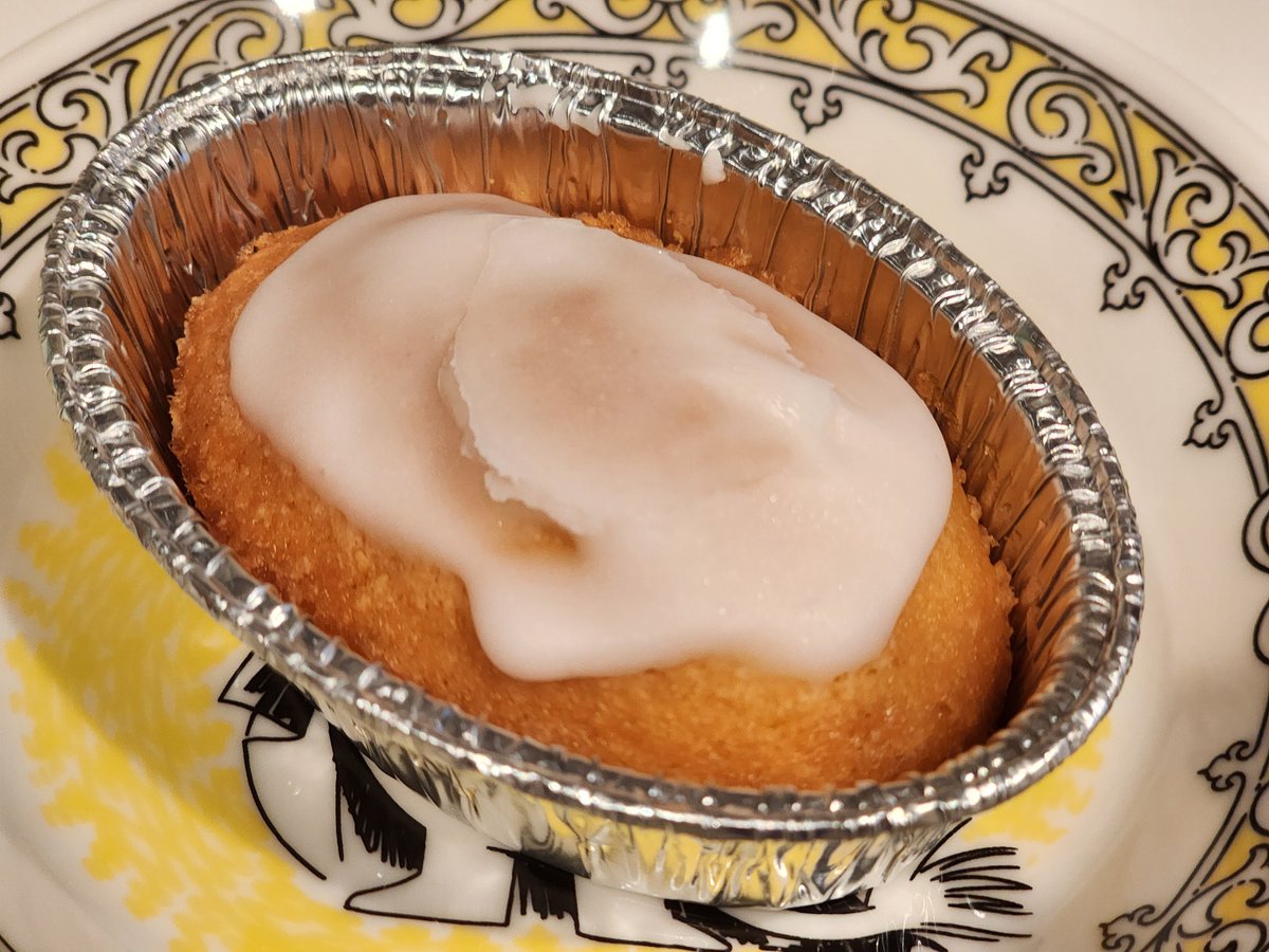 kotoko0901's tweet photo. 10/24　大焼菓子博
銀座三越

◇ALMOND butter MATENRO patisserie un autre
・レモンケーキ
バター感強めなギュッとつまったホロホロ食感
広島産レモンを使用したアイシングは優しい甘酸っぱさで、生地の甘さと良く合う

#大焼菓子博 https://t.co/m4vP89WsXu