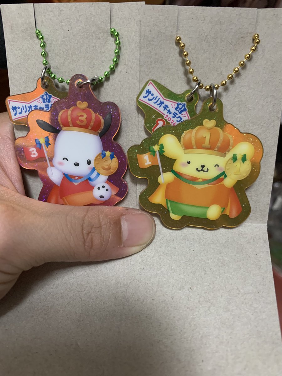 pk_no2's tweet photo. シャカキーグミこの世から駆逐されてて全然見つからんかったがキャラ大チャーム2個でワンワン組大勝利🐶ぱわちゃんとまるまる狙いで買い粘るか悩むな…初めて交換探さなくてえぇのに… https://t.co/uXP4covxuW