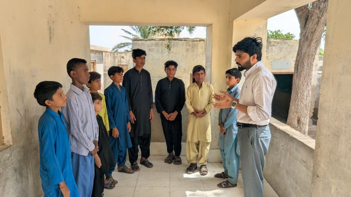 RightToPlayPak's tweet photo. Through our Junior Leaders model in Sindh, students develop vital life skills through play, inspiring their peers and acting as role models in their schools. We are proud to watch them grow every day!
#RightToPlay #JuniorLeaders #PlayBasedLearning #LearningThroughPlay https://t.co/H5mehctBSV