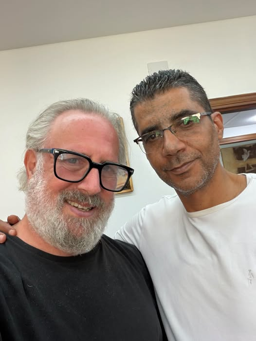 IshayFridman's tweet photo. אודי אלוני, בנה של שולמית אלוני, העלה אתמול תמונה ממפגש שלו עם זכריה זביידי, מי שהורשע בביצוע פיגועי טרור ופיגועי ירי נגד ישראלים. https://t.co/IZpKZdgO0v