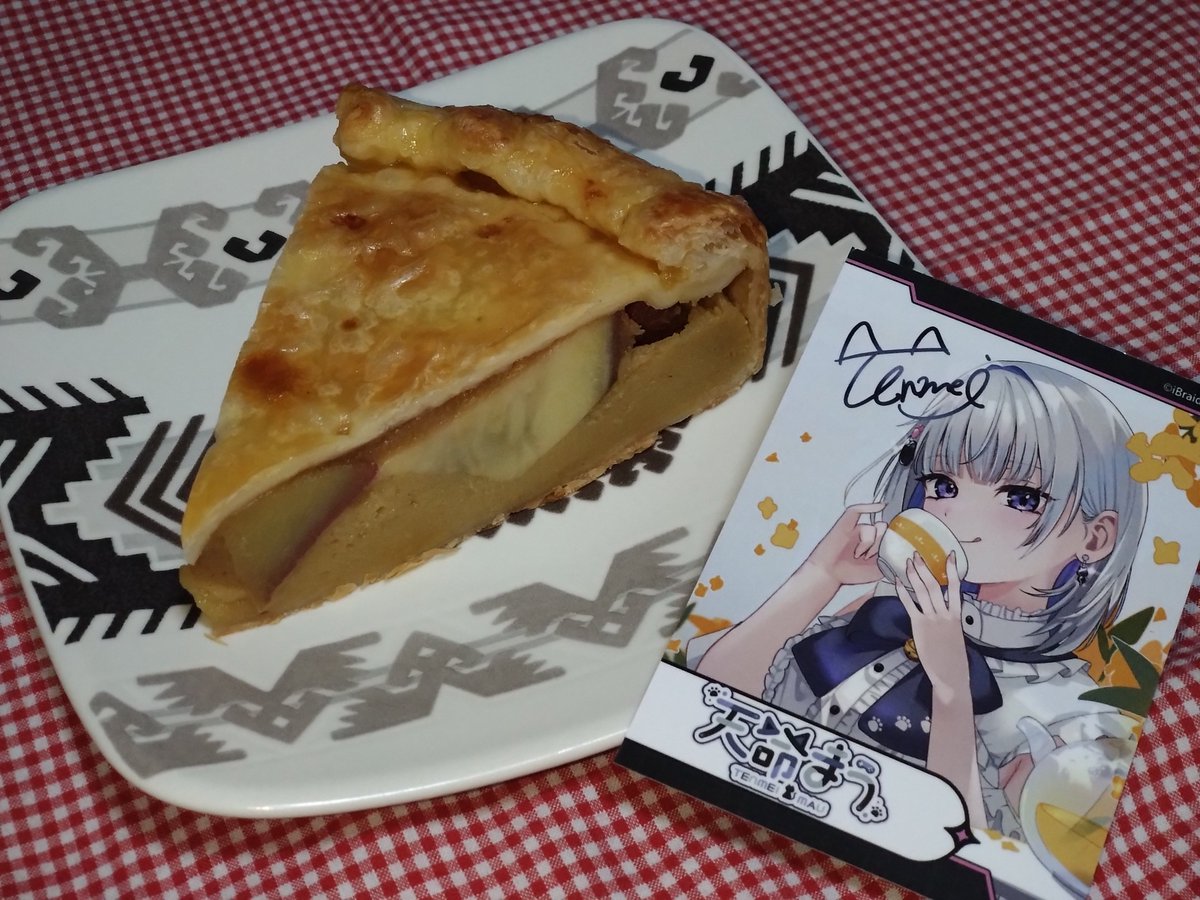 K25962027's tweet photo. 配信で話題に出たときから気になって調べていた「蔵出し焼き芋かいつか」で芋を爆買いしてきたぞ〜🍠
紅天使とりんごのパイ美味しかった〜✌️
選ぶのに夢中だったから、次に行った時はカフェメニューも頼んでみたい気持ちw
#天命まう https://t.co/e3RseRHk8F