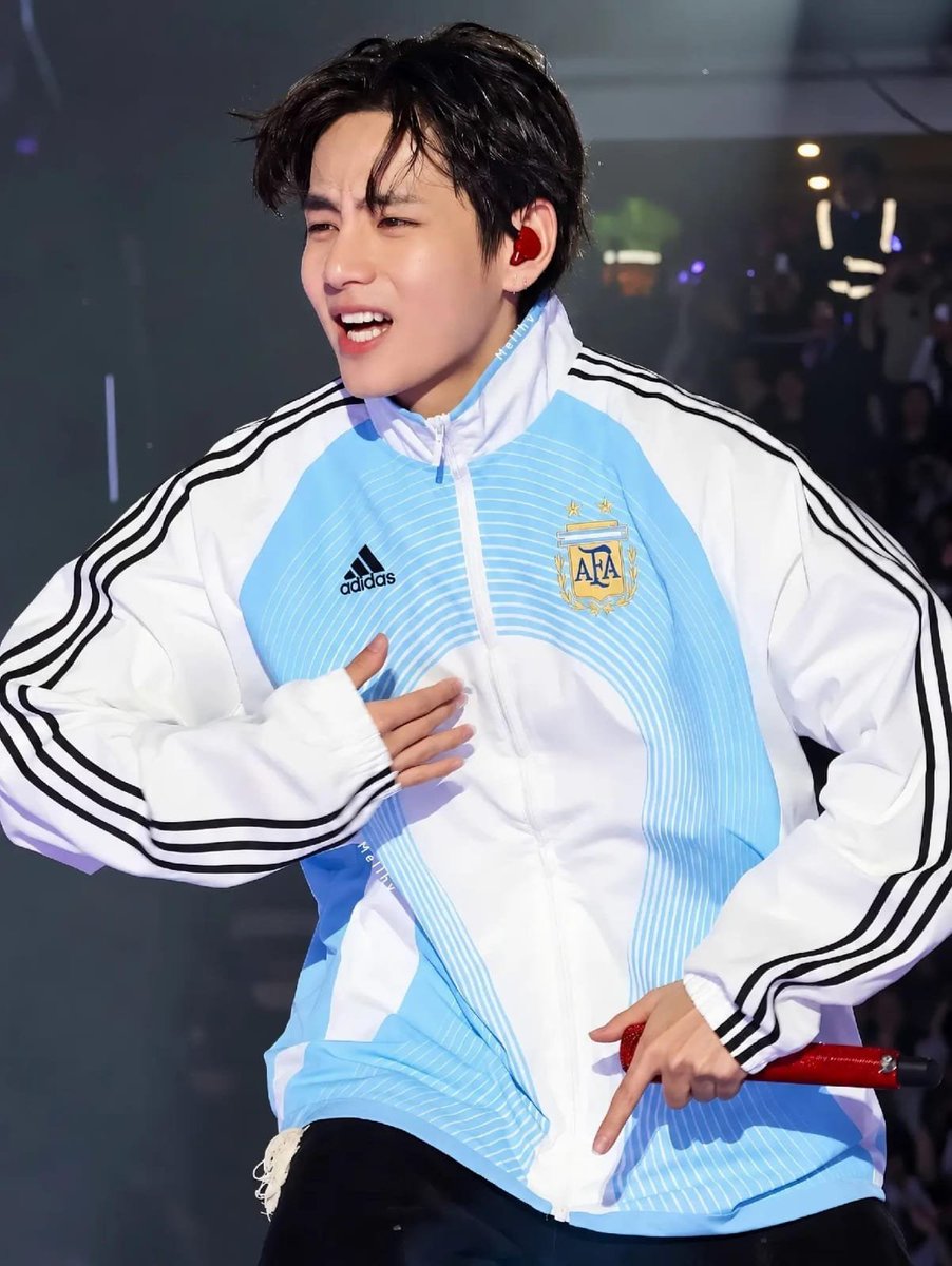 7bangtan_army_'s tweet photo. 사진만 봐도 싸이퍼임ㅋㅋㅋ
태형이 얼마나 신났는지 감도 안 옴ㅋㅋㅋㅋㅋㅋㅋ https://t.co/SXj1jFuWyC