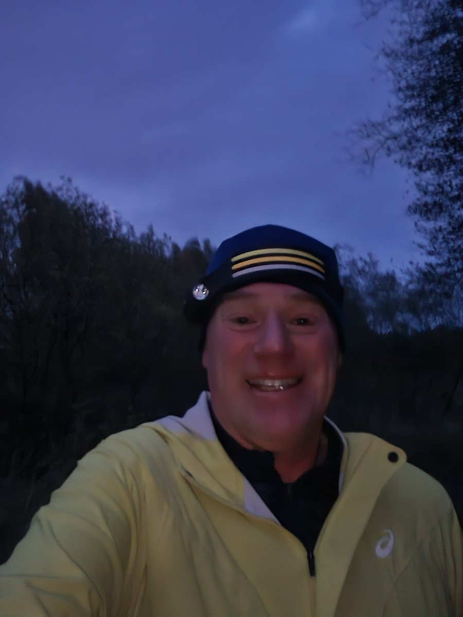 SStrath58072's tweet photo. Day 1 of Week 1 of my new training plan  courtesy of James. 8km easy ✅️ I started in darkness &amp; finished in the grey light of dawn. Head torch was required to pick my way through the mud and fallen branches. A fun start to Monday @RunComPod https://t.co/4XC0x10H4T