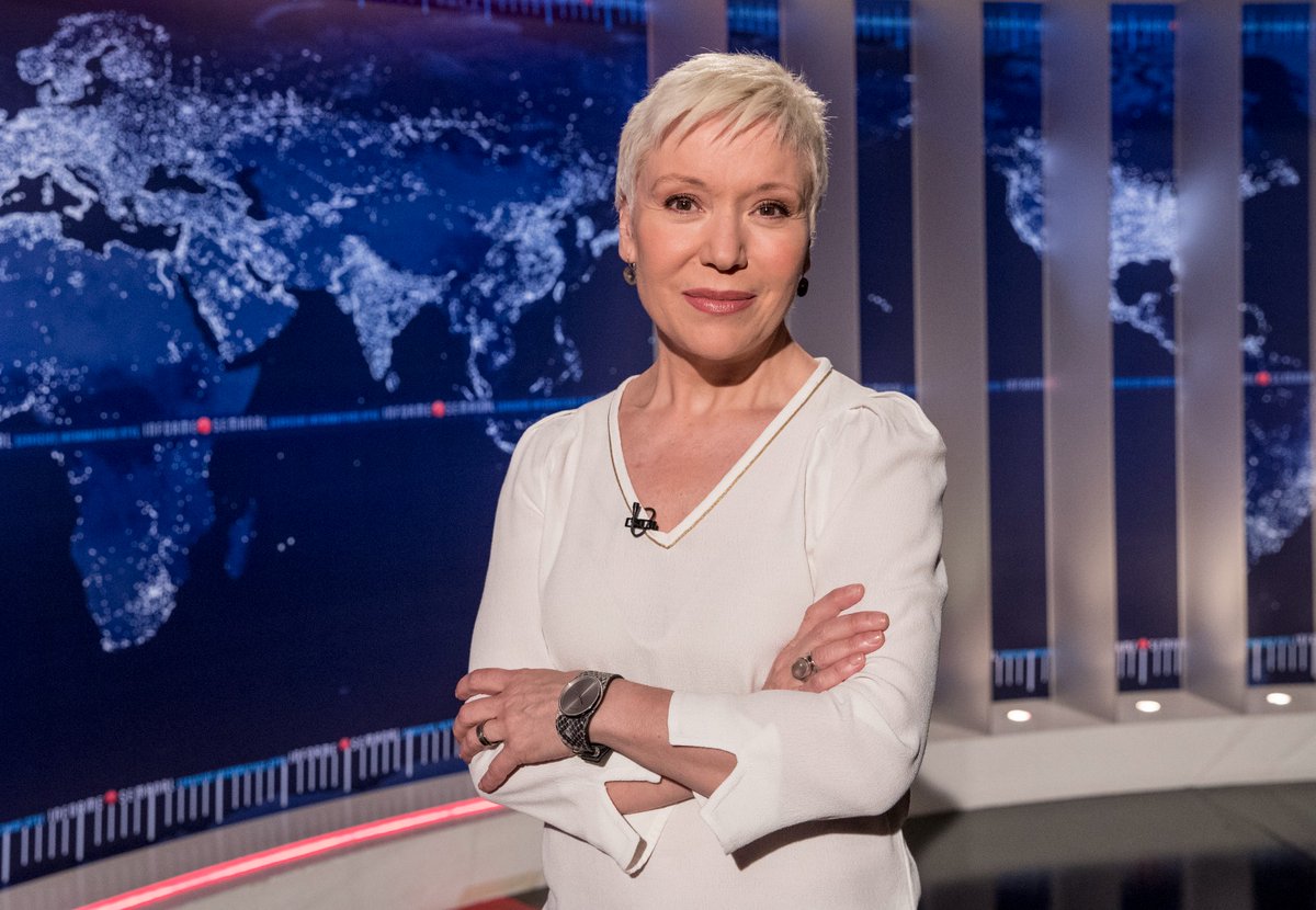 RTVE_Com's tweet photo. 🔸La histórica corresponsal de TVE Rosa María Molló regresa a Pekín.

🔸 Vuelve a ocupar la delegación de la cadena pública en Asia-Pacífico 16 años después.

https://t.co/SlVGFXT2xa https://t.co/9XAHMl9aKD