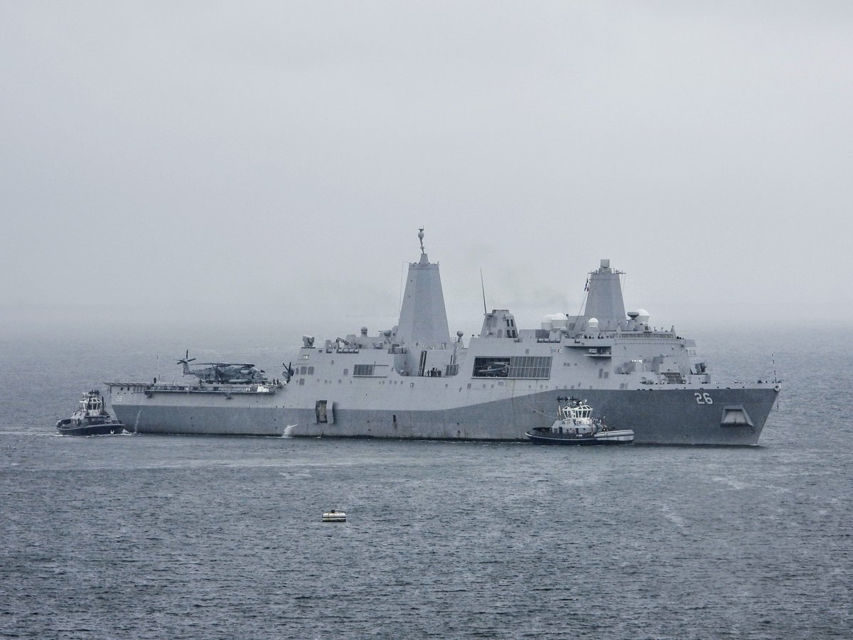 HNlEHupY4Nr6hRM's tweet photo. 🇺🇸米海軍 ﾄﾞｯｸ型輸送揚陸艦「ｼﾞｮﾝ P. ﾏｰｻ (USS John P. Murtha, LPD-26)」寄港

甲板にはCH-53E ｽｰﾊﾟｰ･ｽﾀﾘｵﾝ搭載

ようこそ横須賀へ(UW2) https://t.co/4dXUyjGA9E