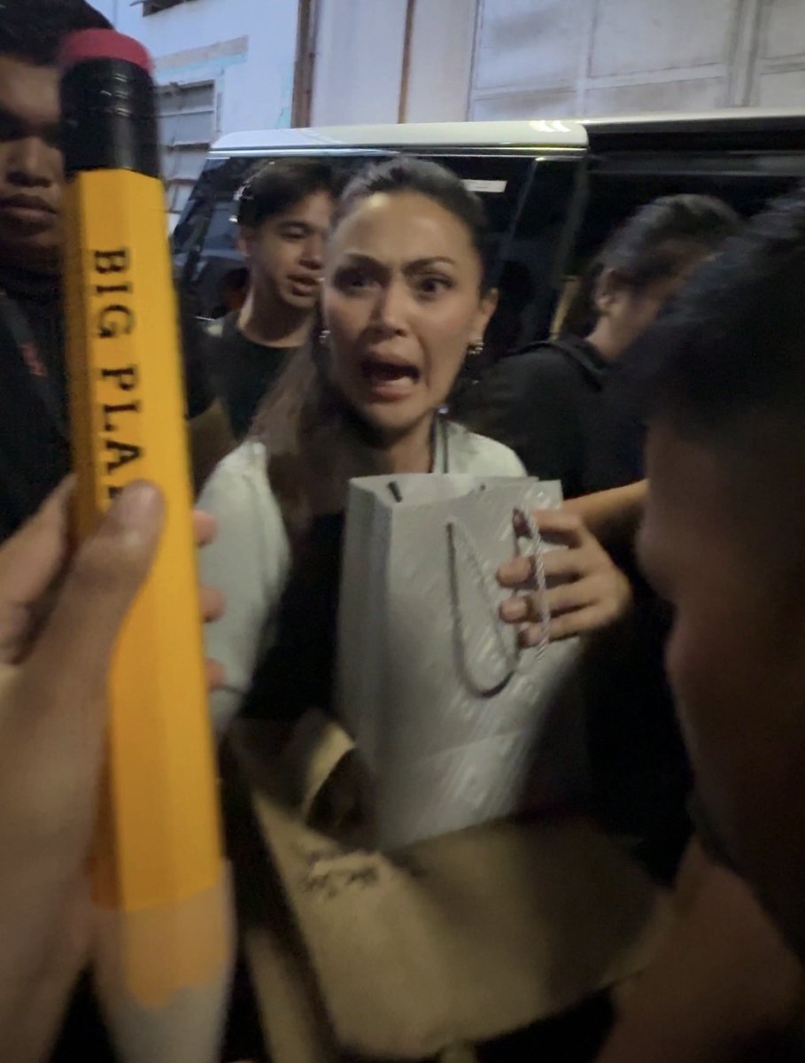 jodifave's tweet photo. hanggang graduation may lapis na HAHAHAHAHAHAHAHAHAHA https://t.co/Pk2hV2zpKu