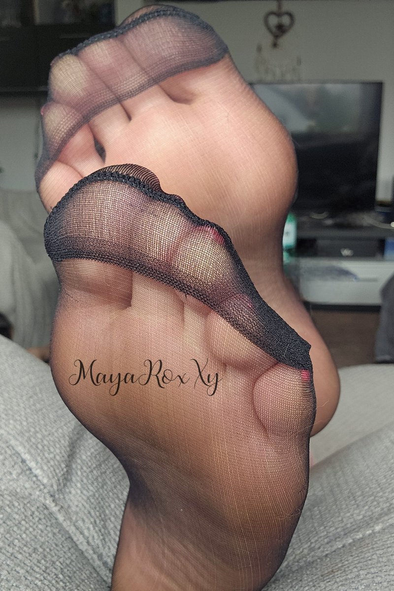 Maya_RoxXy's tweet photo. Lass dich von diesen Nylonsohlen verführen 🔥😘 

#nylonfetısh #feet
#nylon #toes #pantyhose #feetworshi̇p #feet #herrin #feetqueen #toes #füße #kink https://t.co/0cXEIgaoey
