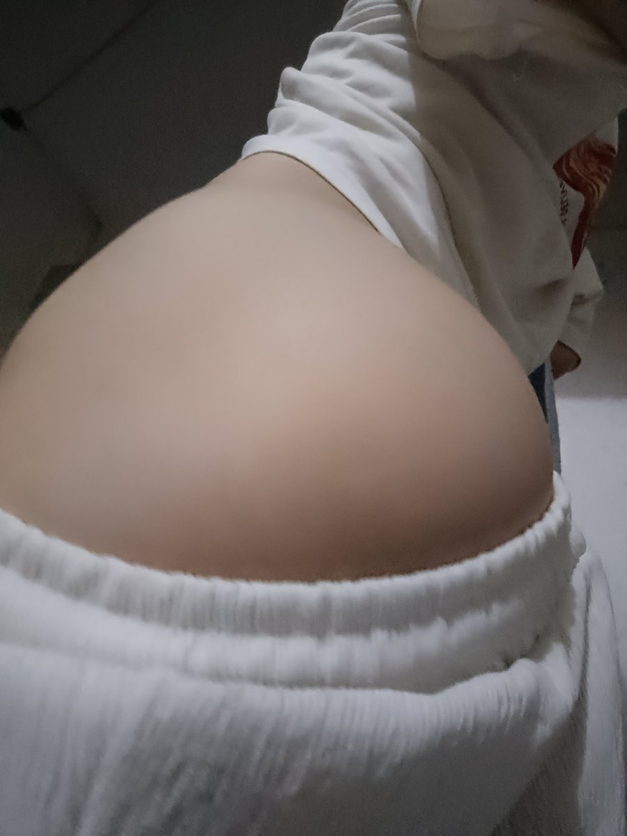 evelyn220284's tweet photo. 什么叫做刷到一个长得和前任贼像的人和自己的crush们吐槽结果因为前任疑似魅魔他们竟想要前任的联系方式 那我呢……｡°(°.◜ᯅ◝°)°｡#NTR #兰州 #gay #男大学生 #纯爱 #烧杯 #甘肃 https://t.co/FGuQufUXIm
