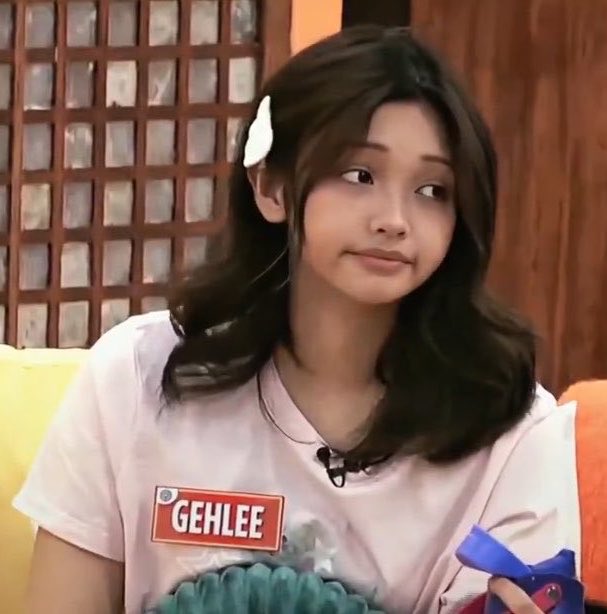 4krystalx's tweet photo. gehlee is a princess, while lans is a ball of sunshine. #gehlans #PBBCollab3point0 https://t.co/dfiRXsyeP4