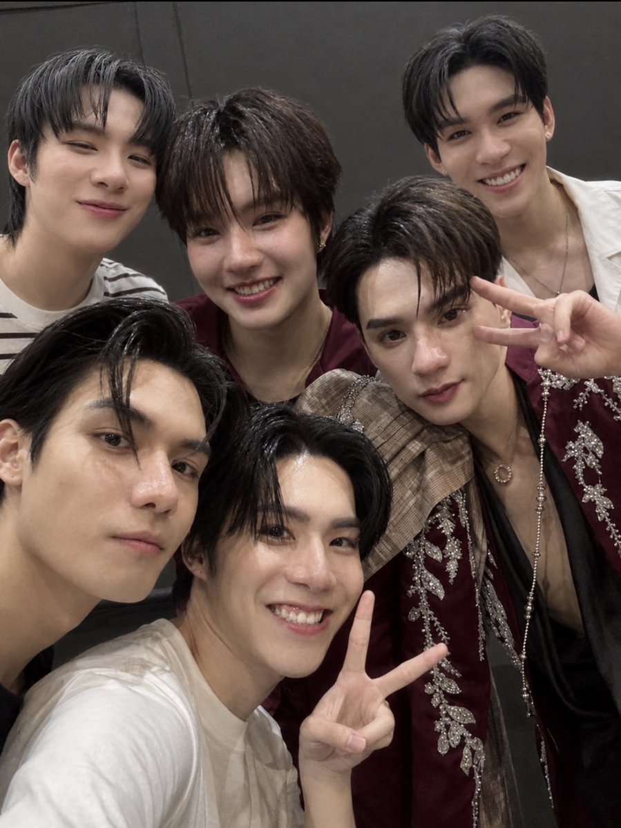 Amize_world's tweet photo. Give a Netflix series to my all 4 couple. They all have insane chemistry with each other 

#NetJJ
#kengnampingㅤㅤㅤㅤ 
#auausave
#PerthSanta
#NetflixTH https://t.co/ZkPGBXPioo