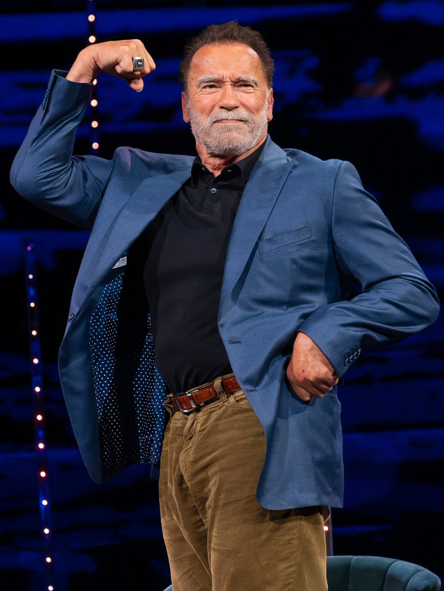 Emil0118's tweet photo. Arnold Schwarzenegger didn't get rich from Terminator.

He came to the US in 1968 and started a bricklaying business with Franco Columbu.

The money went into real estate. He has said he was a millionaire before his big movies.

Muscles or business? 🧱

📷 Raph_PH / CC BY 2.0 https://t.co/OQMJV5pnwJ