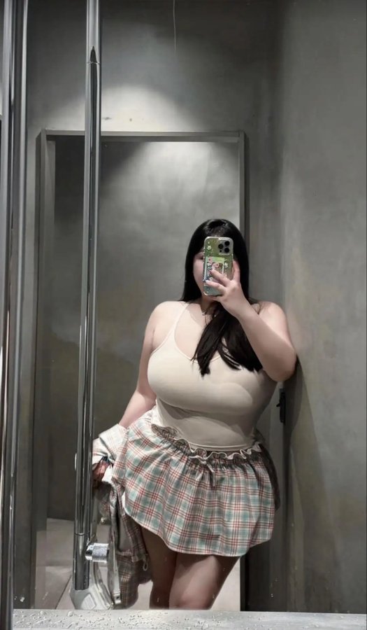25aynss's tweet photo. 아이스크림을 못끊겠다 🐷 #육덕 #통통 #bbw #돼지 https://t.co/pqypWOM9QO