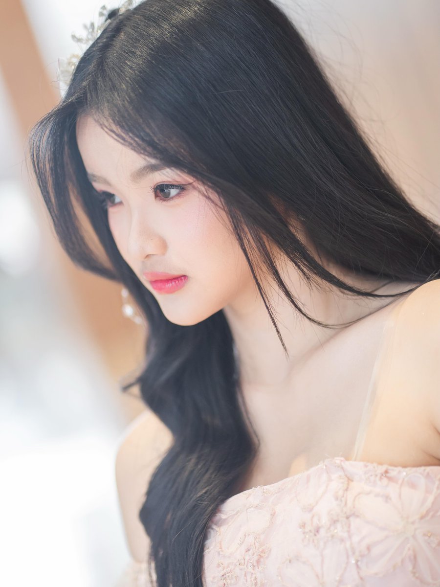 ForLoveliest's tweet photo. Side profile Erine 🥹🤏🏻 https://t.co/Xoeut79TF0