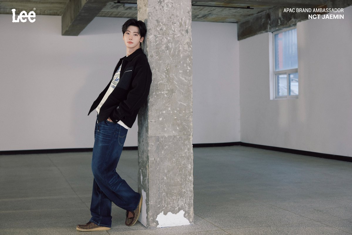 leejeansphil's tweet photo. NCT JAEMIN brings his own take on Lee’s signature style.

Shop Lee | https://t.co/gowsY3gCAb

#LeeJeansPH #LeeAPAC #IconsReloaded #TheBestStoriesHappenInJeans https://t.co/6CQCRhKyg5
