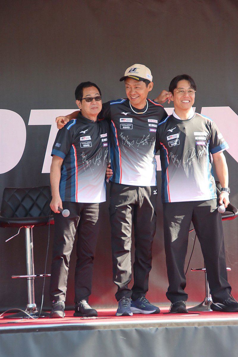 zuya18fuji's tweet photo. 2026 AUTOBACS SUPER GT Round7
AUTOPOLIS GT 3HOURS RACE

BRIDGESTONE監督トークショー
土屋圭市監督
@k1tsuchiya 
脇阪寿一監督
@JuichiWakisaka 
星野一樹監督 
@KazukiHoshino 

土屋監督お茶目www

#スーパーGT
#AUTOPOLIS
#ARTAMUGEN  
#TGRTEAMSARD
#TEAMIMPUL
#BRIDGESTONE監督トークショー https://t.co/yhIYIWKUm3
