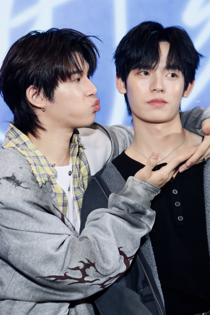 Sssandjii's tweet photo. อ๋าาาาาาาาาา จุ๊บ(ยัย)​เหมียวหรอ  🐈‍⬛✨​

#StarlightWitnessTeeTeePor
#teeteepor​  #twnpich​  #porsuppakarn https://t.co/gYFyjzXI6x