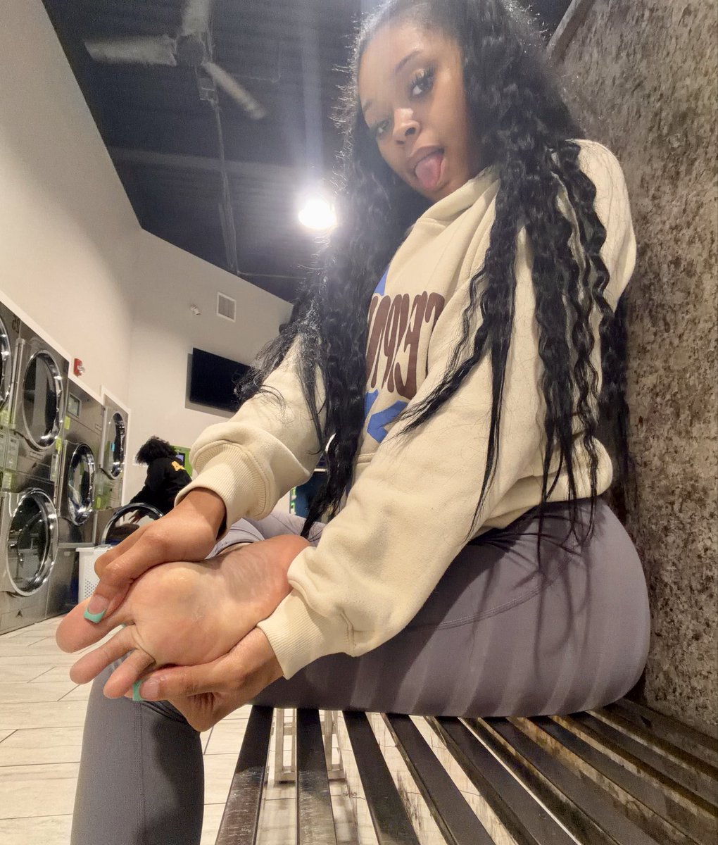 Tiptoe_vae's tweet photo. A little foot tease for your timeline 👣🤭💕 Who’s got a weakness? 😘 DM me for my menu 💌 https://t.co/a5ACMnR5TN