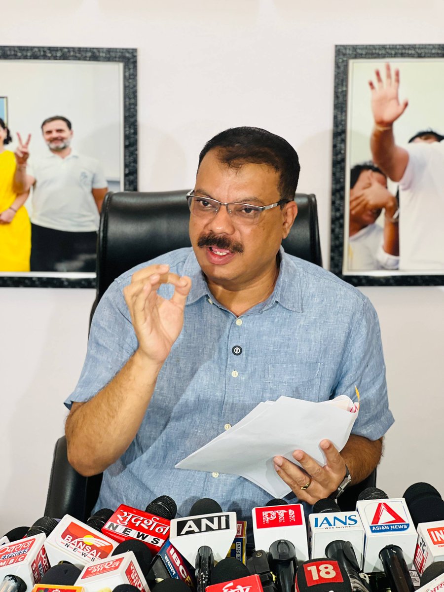 UmangSinghar's tweet photo. रीवा, सतना एवं पन्ना दौरे के उपरांत भोपाल स्थित आवास पर पत्रकार साथियों को संबोधित किया।

इस दौरान दौरे में सामने आई जनसमस्याओं, स्थानीय मुद्दों और प्रदेश की भाजपा सरकार की कार्यप्रणाली से जुड़े विभिन्न विषयों पर विस्तार से अपनी बात रखी।

@INCIndia @INCMP

#US13149 https://t.co/aLMm11Xdie