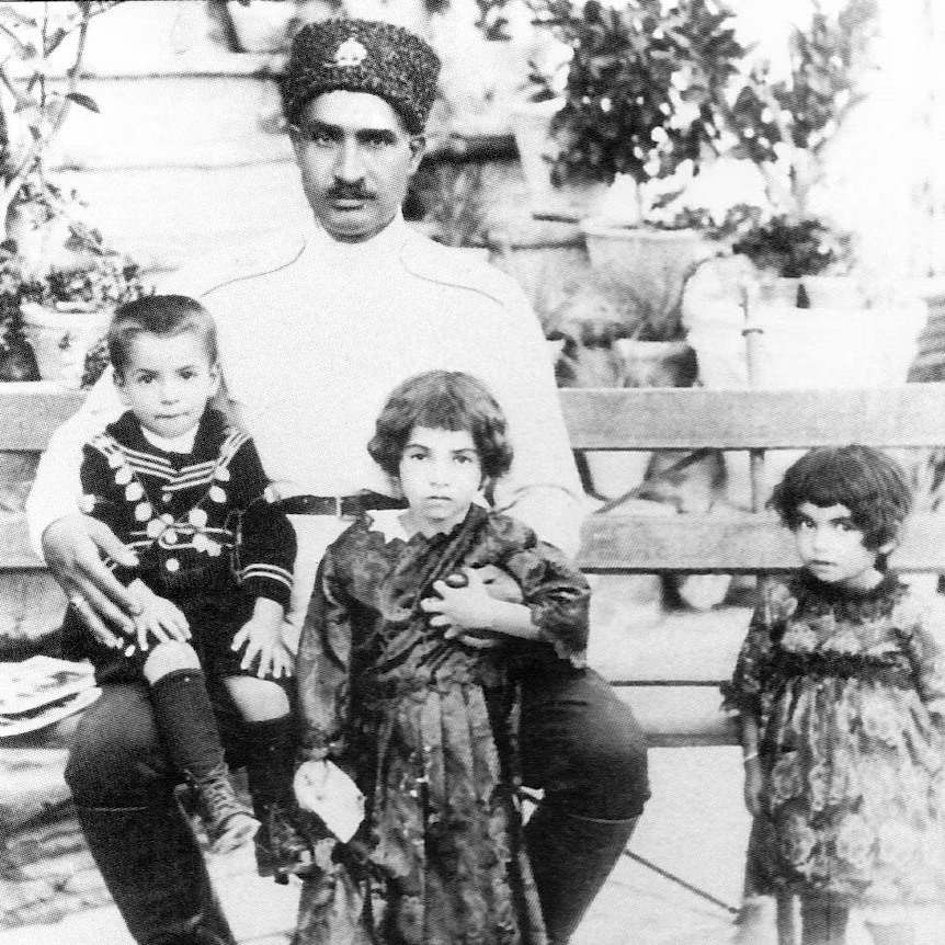 PahlaviahoraeeP's tweet photo. عمر بسیار بباید پدر پیر فلک را /
تا دگر مادر گیتی چو تو فرزند بزاید

۴ آبان ماه، زادروز شاهنشاه آریامهر وشاهدخت اشرف پهلوی خجسته باد.
🩵🩵🩵#JavidShah https://t.co/Il99fsoWnJ