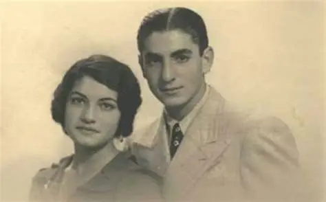 PahlaviahoraeeP's tweet photo. عمر بسیار بباید پدر پیر فلک را /
تا دگر مادر گیتی چو تو فرزند بزاید

۴ آبان ماه، زادروز شاهنشاه آریامهر وشاهدخت اشرف پهلوی خجسته باد.
🩵🩵🩵#JavidShah https://t.co/Il99fsoWnJ