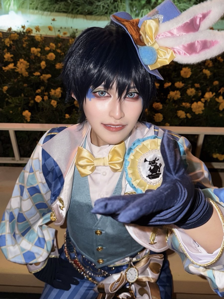 saaa7__achii00's tweet photo. cos twst 🌹♠️

どっちと過ごす？

#Dハロ仮装2026 #Dハロツイステ https://t.co/A0iUP2UlQa