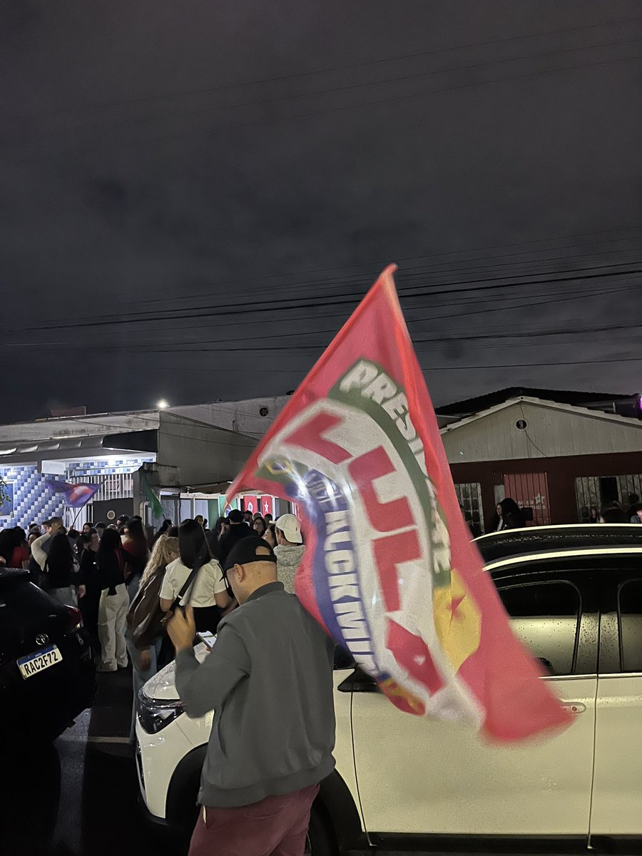 _br00na's tweet photo. até na latrina bolsonarista de balneário camboriú a lucidez teve um respiro https://t.co/J3z61z2INT