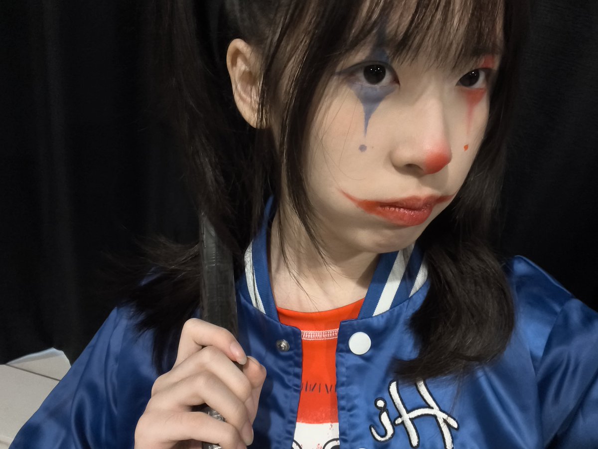 Heidi_JKT48's tweet photo. #otsuyangga buat livee halloween inii 🤍❤️🖤 heidi quin telah heidirrrr !! hope it was fun dengerin scary storiesnya kitaaa 🫶🫶🫶 (more photos coming soon...) https://t.co/0BiPqV3ieN