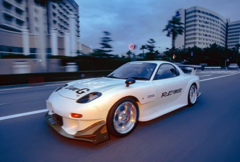 CarSighting's tweet photo. Chrome Hearts was in car culture before it went mainstream, and this RE Amemiya RX-7 proves it.
Shown at the 2001 Tokyo Auto Salon, it keeps its 13B with a single IHI RX6B turbo conversion.
The interior only exists because the owner was close to Richard Stark himself.
The “F*CK YOU” on the headrests was a direct message to the people faking the brand