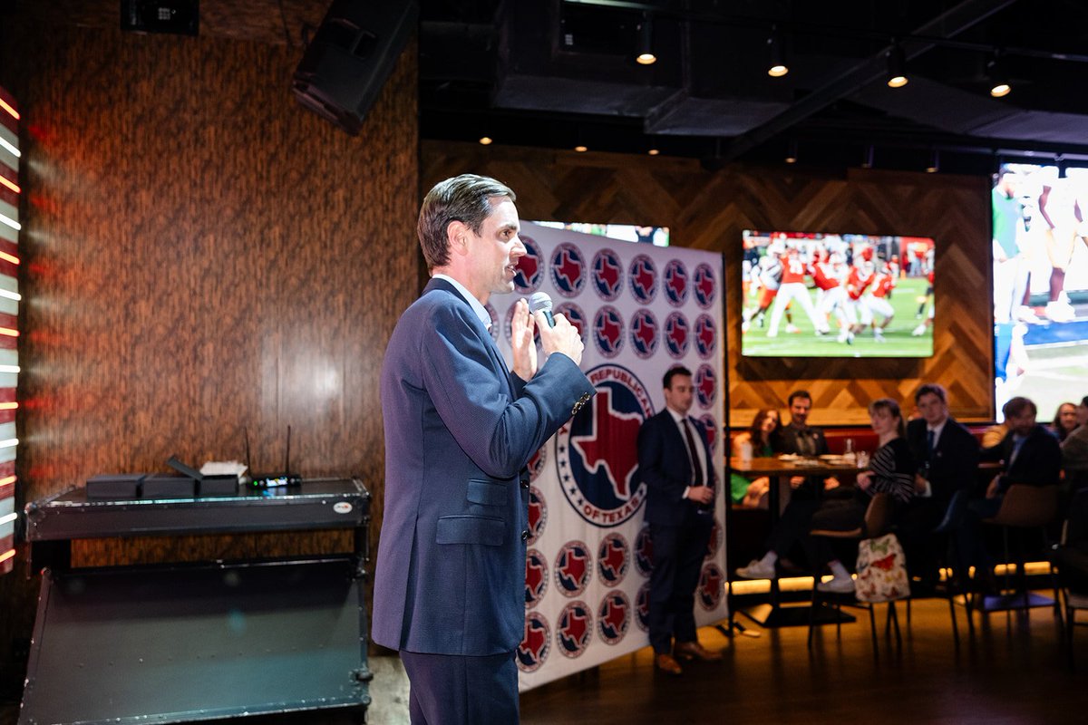 YRsOfTexas's tweet photo. Speakers also included Texas GOP Chair D'rinda Randall, Bo French, Mayes Middleton, and many more strong patriots. Bannon said he's never been at a convention with a lineup and agenda that compared to this one. Stay tuned for more. https://t.co/hCRFHA8wGK