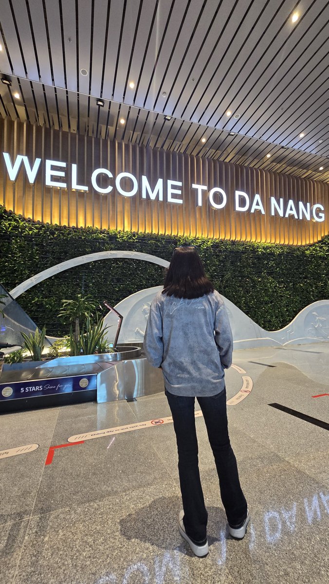 surfgirl_xox's tweet photo. Wearing my @CaitlinClark22 dri fit long sleeve top in Vietnam. https://t.co/sfKDXt1j6u