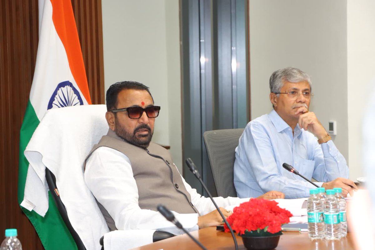 moayush's tweet photo. A review meeting was held under the chairmanship of Shri Prataprao Jadhav, Hon’ble Union Minister of State (Independent Charge) for Ayush, to review the functioning and progress of various schemes of the Ministry of Ayush.

The meeting was attended by Vaidya Rajesh Kotecha, Secretary, Ministry of Ayush, along with senior officials. Detailed discussions were held on the effective implementation of various schemes and ensuring that their benefits reach the maximum number of people.

Under the leadership of Hon’ble Prime Minister Shri @narendramodi  ji, continuous efforts are being made to strengthen the Ayush sector and ensure accessible healthcare services for citizens across the country.

#MinistryofAyush #ReviewMeeting #AyushForAll

@PMOIndia |@narendramodi | @mpprataprao | @secymoayush |@PIBIndia |@PIBAYUSH|@DDNewslive |@sansad_tv |@AIRNewsHindi I @mygovindia |