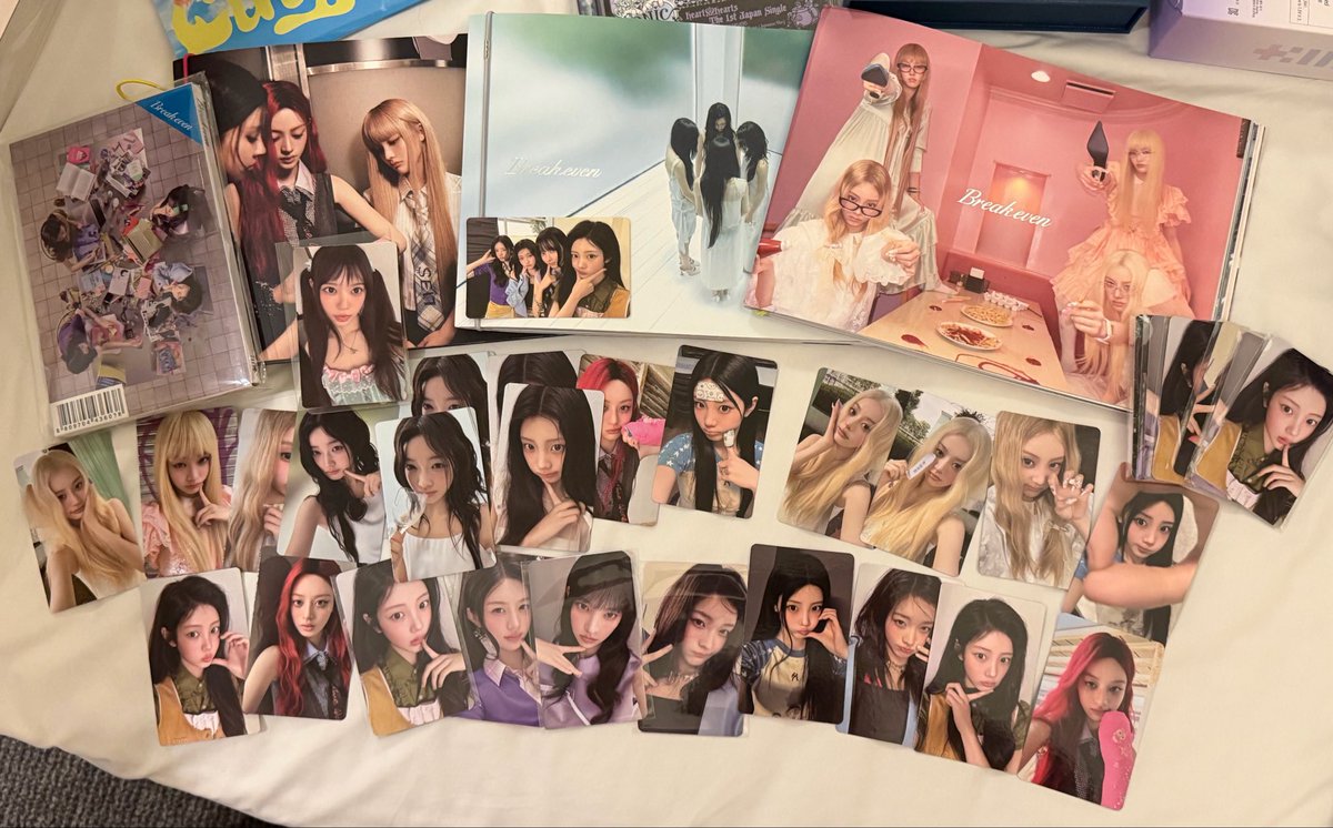 starhwaru's tweet photo. break even pulls !! the sleeved ones at the bottom are the pop up lucky draws ~~ https://t.co/4bIO17hoDi