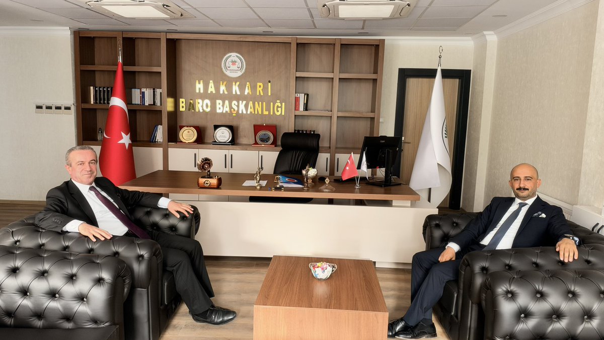 KayaZeydin's tweet photo. 📍 Hakkâri / Hakkâri Barosu

Önceki dönemlerde onurla yürüttüğümüz Baro Başkanlığı görevinin ardından, Hakkâri Barosunun 12. Olağan Genel Kurulun’da Hakkâri Barosu Başkanlığına seçilen kıymetli meslektaşım Av. Gülabi SEVEN’e hayırlı olsun ziyaretinde bulunduk.

Barolarımız; hukukun üstünlüğünün, adalete erişimin, savunma hakkının ve insan haklar��nın en önemli teminatlarındandır.

Sayın Başkanımıza ve yeni dönem Baro Yönetimimize görevlerinde başarılar diliyorum.

@RTErdogan
@Akparti
@abuyukgumus
@MustafaAlkayis
@byildiz63