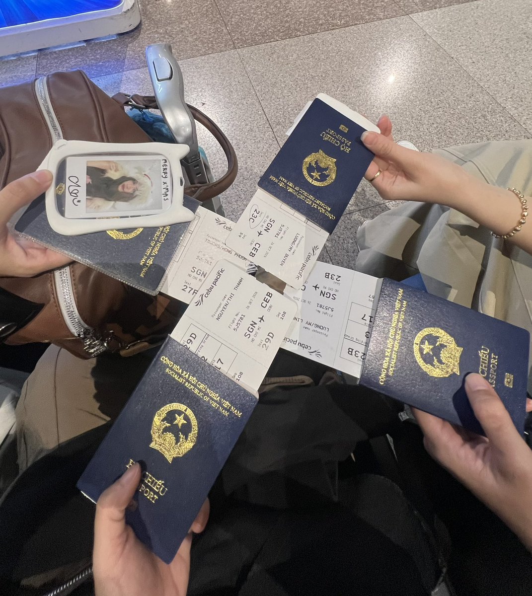 super_mari26094's tweet photo. Our little adventure in the Philippines begins with Charlotte!🇵🇭
So excited to be part of this fanmeet journey and make more beautiful memories together.🫶🏻
1st stop: Cebu with @AndyT_24  @LinhLng00🌴
See you again in Manila,@Nghii250697
#CharlotteAfterDark 
#CharlotteAsiaTour2026 https://t.co/coT3pOjjd7