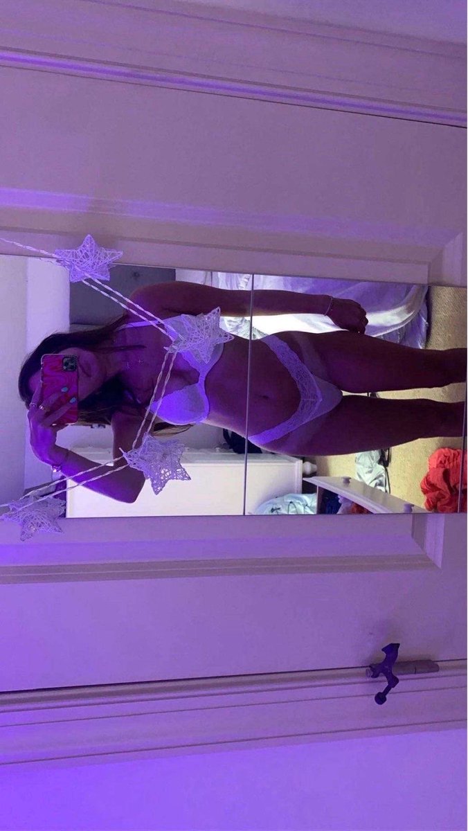 LockSmithl1mhp's tweet photo. Cucks gf is so fucking sexy😵‍💫😵‍💫😵‍💫 https://t.co/Uv7DGbfkAN