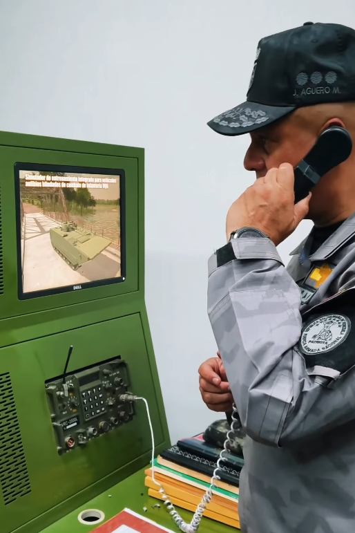SA_Defensa's tweet photo. During this same visit to Puerto Cabello, Adm. Jorge Aguero Montes inspected the Marine Corps VN16/18 simulators for advanced training. https://t.co/7hgvy2wwNj