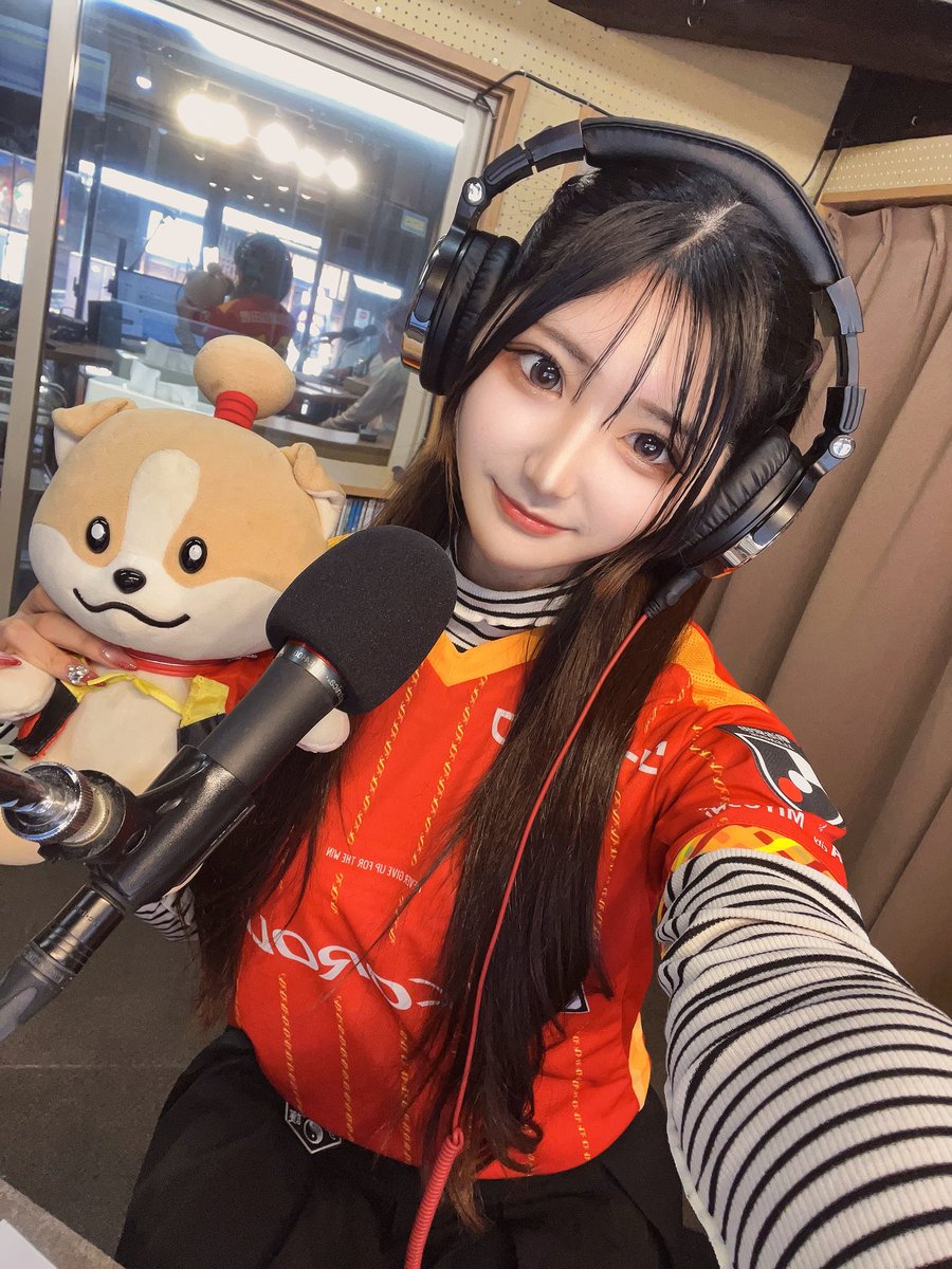 kayo__hat's tweet photo. #グランパス応援ガールズオーディション について。

最初のエンブレムの件で厳しいお声をいただいてから、グランパスをテーマにした配信を続け、クラブの歴史から現在まで毎日勉強したり、実際にスタジアムで応援したりと、とても濃くて充実した半月を過ごさせていただきました。

結果は惜しくも届きませんでした。

でも、たくさん応援してくださった皆さんに、このオーディション期間、私たちはお互いにできることを全力でやり切りました！胸を張ってそう言えます。本当にありがとう！👊🩷ྀི👑

動画でも公言した通り、オーディションの結果に関係なく、これからもファミリーの一員としてグランパスを応援し続けます👊🔴🟡

音楽もスポーツも、誰かの心を震わせ、明日を頑張る力をくれるもの。
そして、同じ瞬間に同じ気持ちを分かち合い、たくさんの人をひとつにできるものだと思っています。

私自身がアーティストとして活動しているからこそ、いつか自分の歌や音楽の力でグランパスに関わることが、新しい夢になりました。

今度はオーディションという形ではなく、アーティストとして実力をつけて、グランパスから必要としていただける存在になれるよう頑張ります！

こういう戦いに負けるのが心の底から悔しくて、配信でたくさん泣いてしまってすみません！
でも、この悔しさも熱量も、ここで終わらせません。全部、これからの活動とグランパスへの応援に変えていきます🔥

BANTYFOOTのJUNさん、あゆねちゃん、スタジアムで声をかけてくださったグラサポの皆さん、配信を見に来てくださったグラサポの皆さん、そして最後まで一緒に戦ってくださった皆さん。

本当にありがとうございました🤝🔥🔥🩷ྀི

 #HATEandTEARS_kayo  #ミクチャ 
 #グランパス #グラサポ #jリーグ
